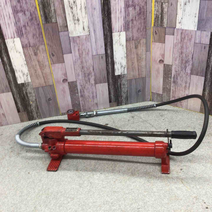 理研 手動油圧ポンプ P-1B　先端S04-15【八潮店】