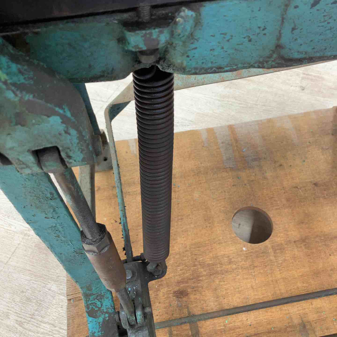 【店頭受取り限定】メーカー不明　足踏み鉄板切断機【川越店】