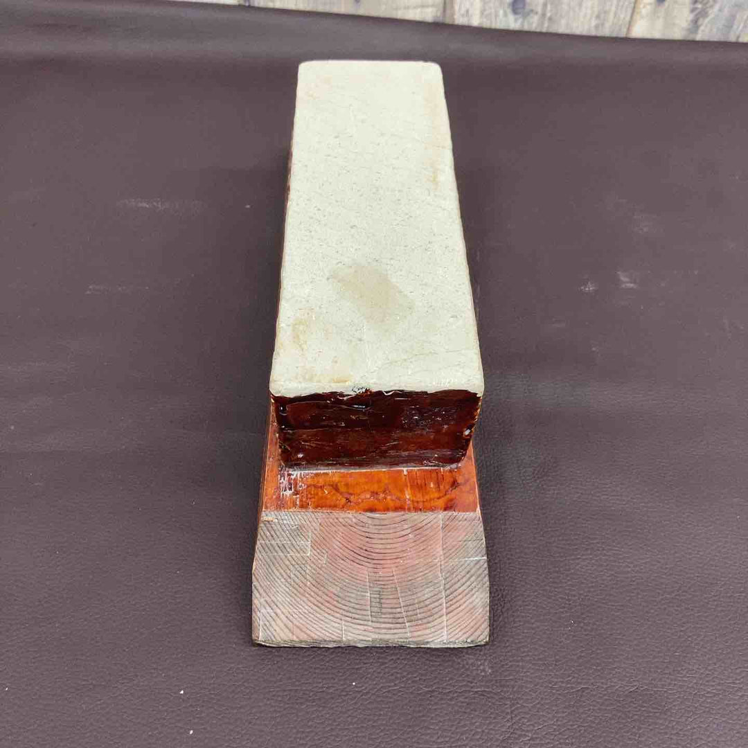 【超希少】 【中古美品】 天然砥石 産地不明 重量2.0Kg(台座含み) 沼田産？ 長さ約215ｘ幅約70ｘ高さ約50 正本山？ 研ぎ 刃物 大工 【東大和店】