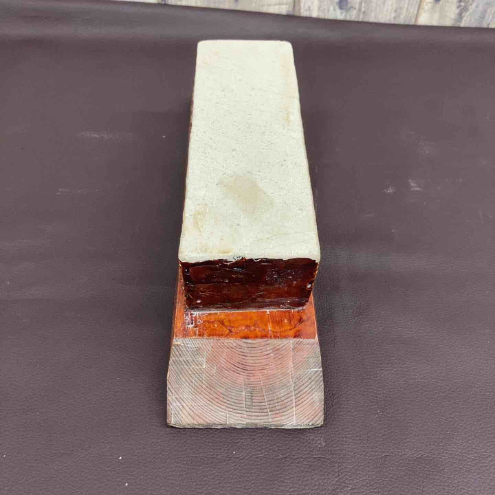 【超希少】 【中古美品】 天然砥石 産地不明 重量2.0Kg(台座含み) 沼田産？ 長さ約215ｘ幅約70ｘ高さ約50 正本山？ 研ぎ 刃物 大工 【東大和店】