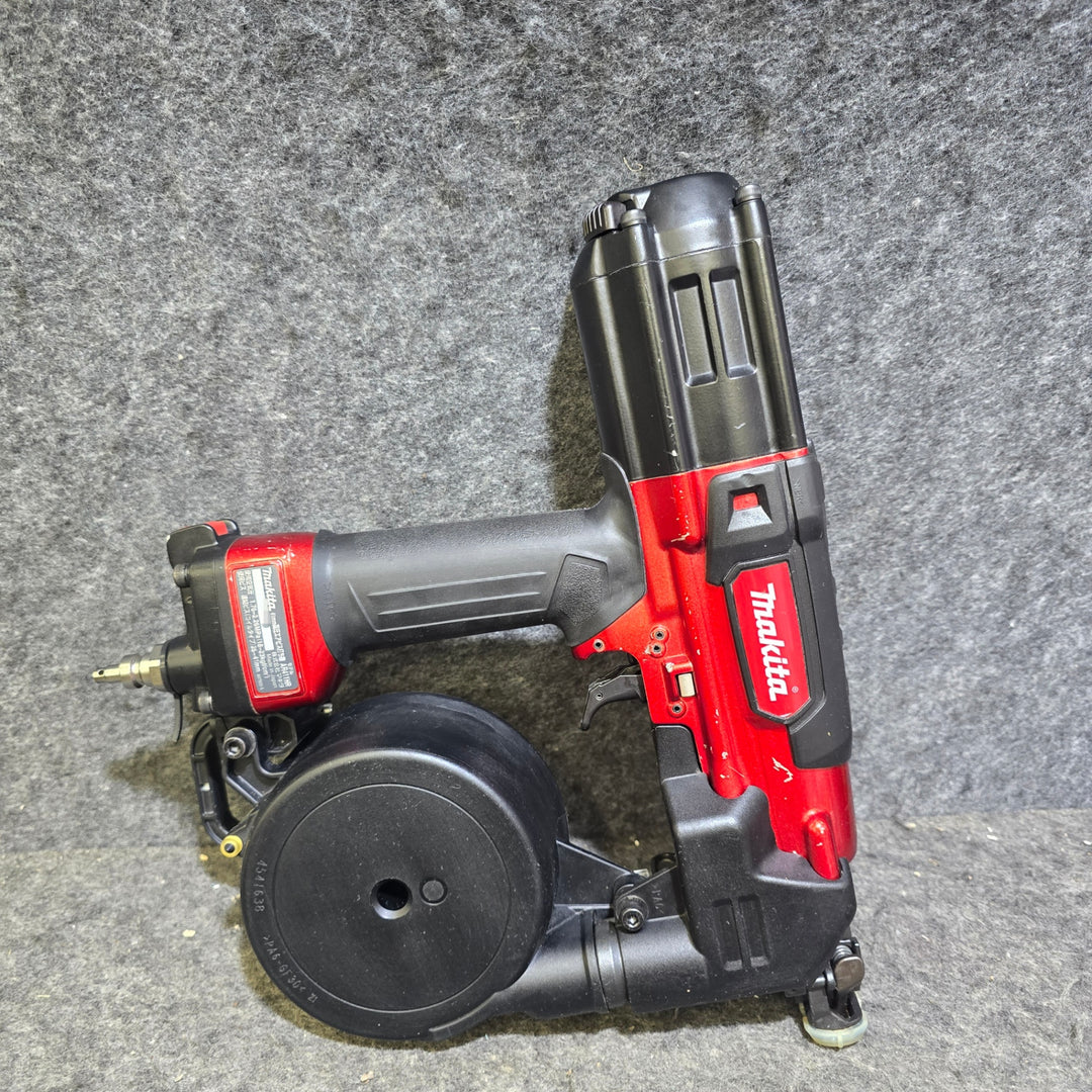 【中古品】マキタ(makita) 高圧エアネジ打ち機 AR411HR【桶川店】