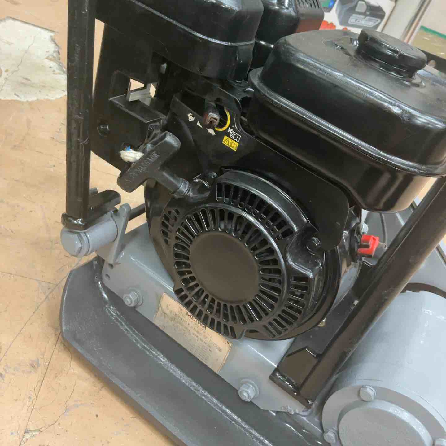 【中古】 明和 KP60 プレートコンパクター プレート 【ハンズクラフト沖縄豊見城店】 店頭受取り限定】◇明和製作所(メイワ/MEIWA) プレートコンパクター