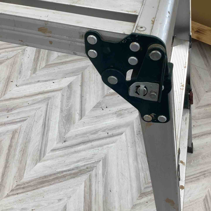 【店頭受取り限定】ピカコーポレイション 四脚アジャスト式足場台 DWX-W6908C【越谷店】