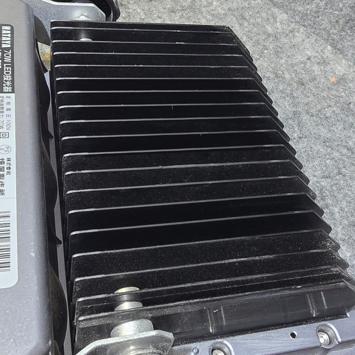 【中古品・美品】ハタヤ(HATAYA) 70W LED投光器 バイス式 LEV-705【桶川店】