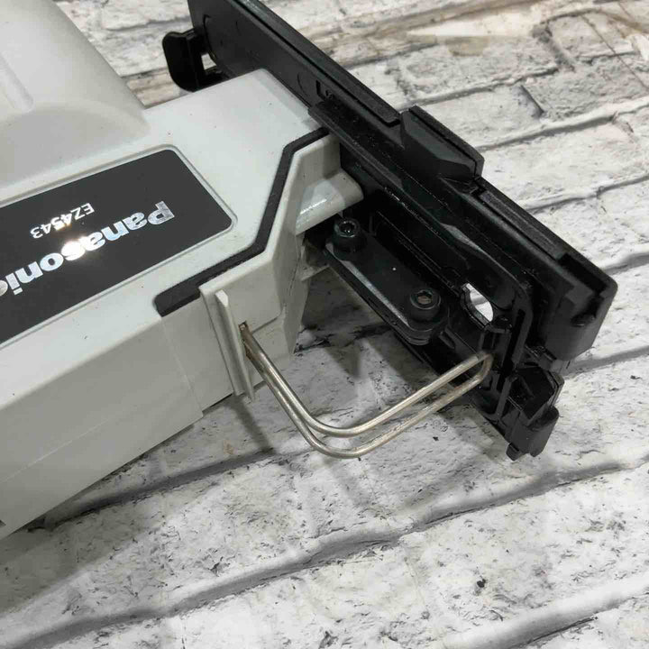 ◇パナソニック(Panasonic) コードレス角穴カッター EZ4543LS2S-B【川口店】