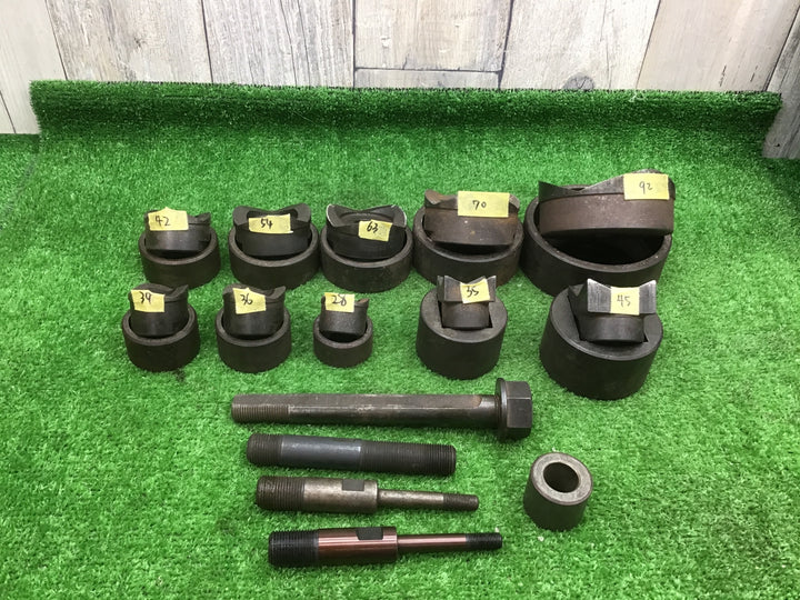 【中古品】油圧パンチダイスセット　角・丸パンチセット　10個　角2個(35～45mm)　丸8個(28～92mm)【富山店】◇N