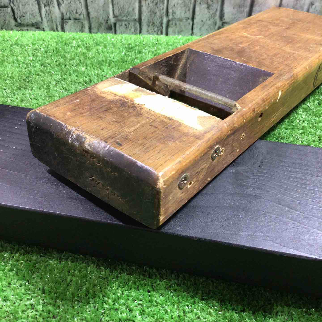 銘不明 向龍 寸八鉋 鉋身幅約79mm 台割れ、刃こぼれ等あります。 【川口店】
