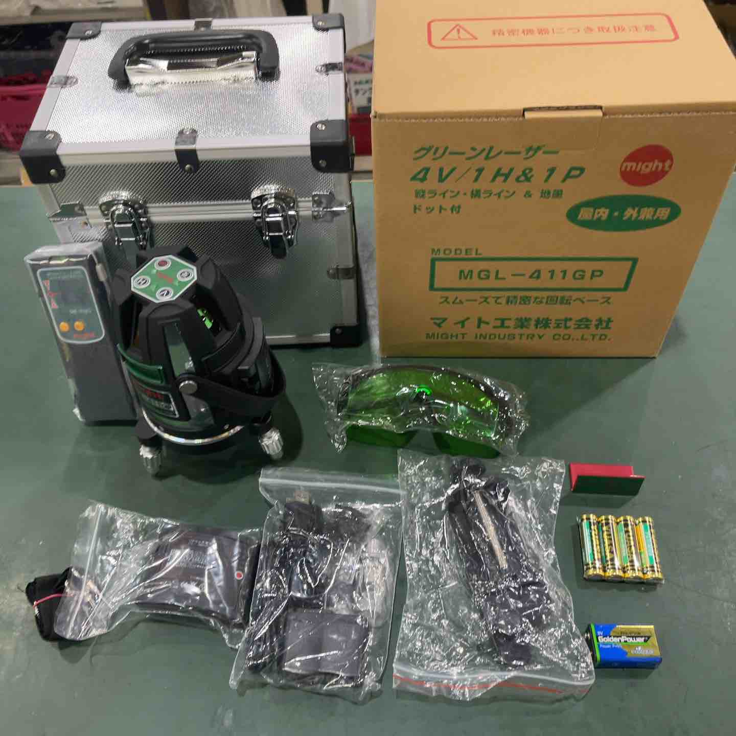 【未使用品】◇マイト工業(might) グリーンレーザー墨出し器 MGL-411GP 矩十字・横 受光器・三脚セット【川口店】 ◇マイト工業(might) グリーンレーザー墨出し器 MGL-411GP 矩十字・横