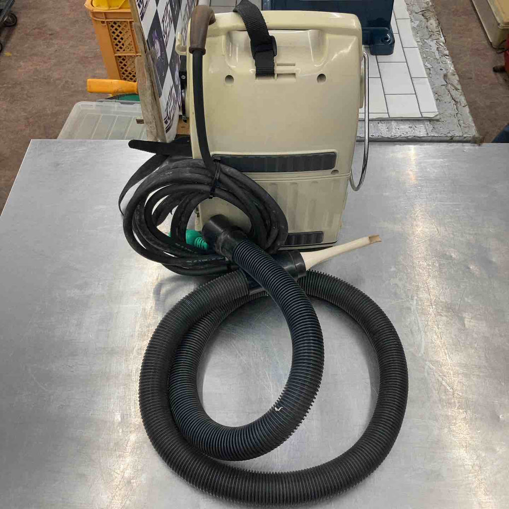 マキタ掃除機 421S マキタ 421S(P) 携帯用集じん機 ウエダ金物【公式サイト】