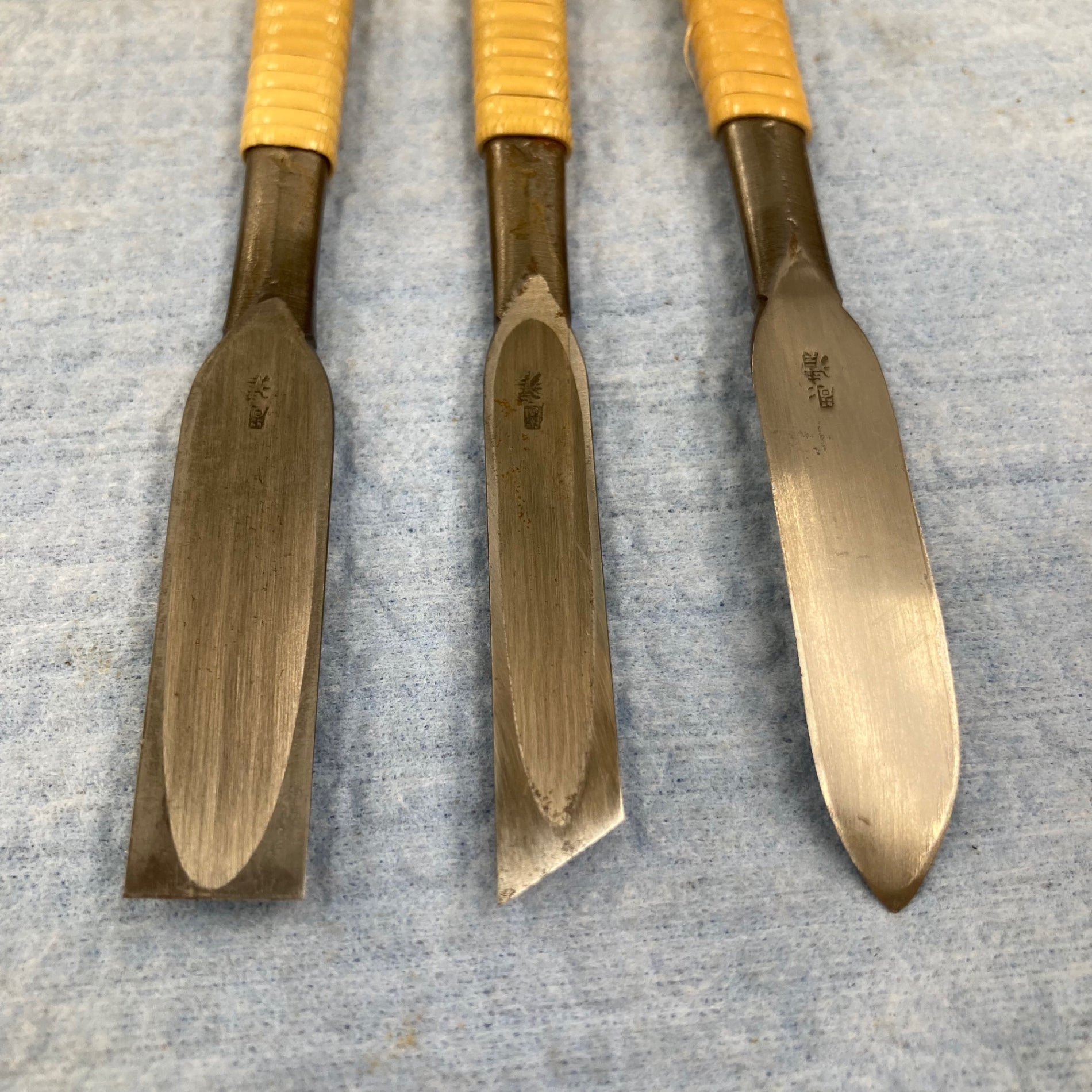 中古品】 ｢龍｣銘 清玄氏作 槌目共柄彫刻刀 藤巻 日立安来鋼 白紙二号