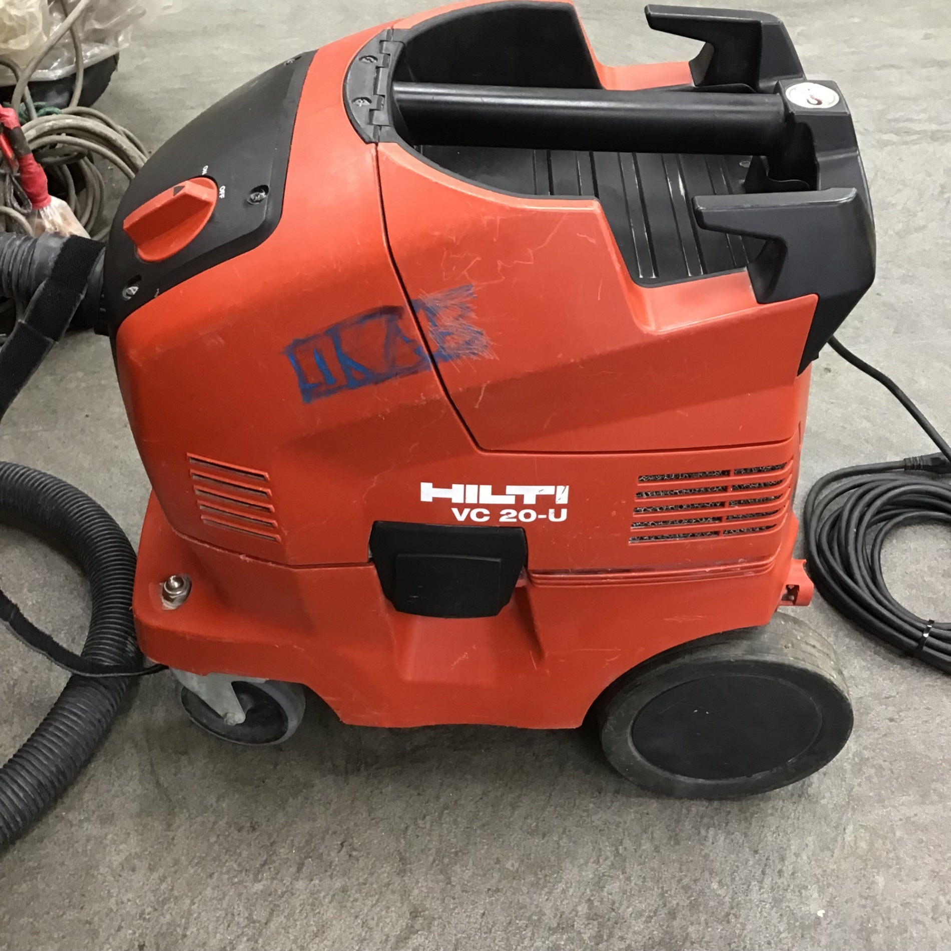 中古品】〇ヒルティ(HILTI) バキュームクリーナー VC-20U 集じん機