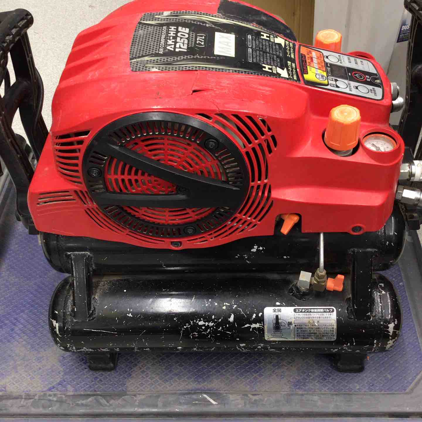 良品 大容量27LMAXマックス★高圧AK-HH1250Eエアコンプレッサー 良品 大容量27LMAXマックス☆高圧AK-HH1250Eエアコンプレッサー