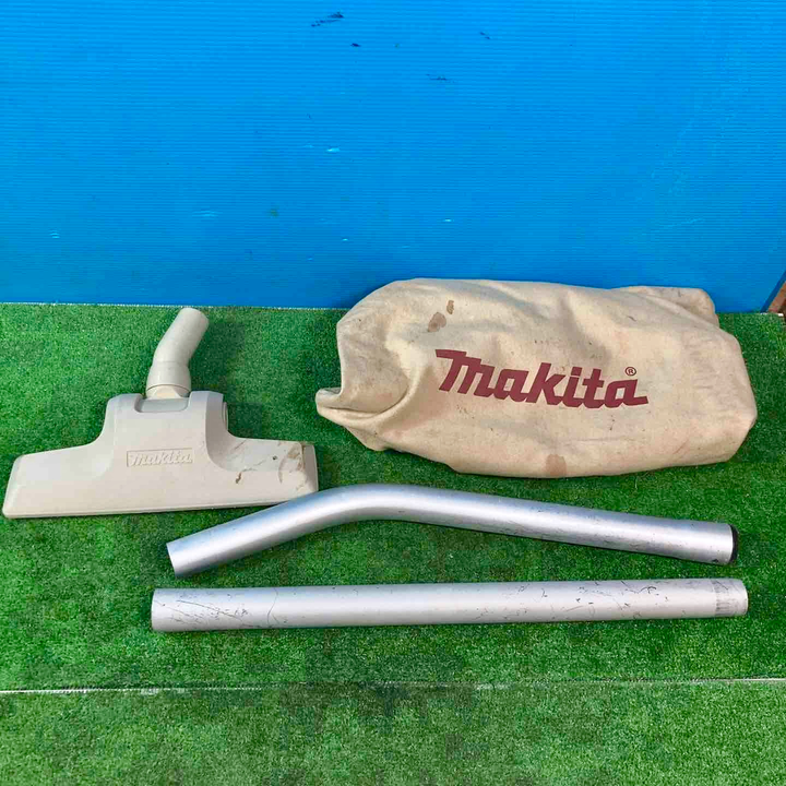 ★マキタ(makita) 集じん機 乾式 VC0830 連動機能 ≪ホース・ノズル付き！≫【岩槻店】