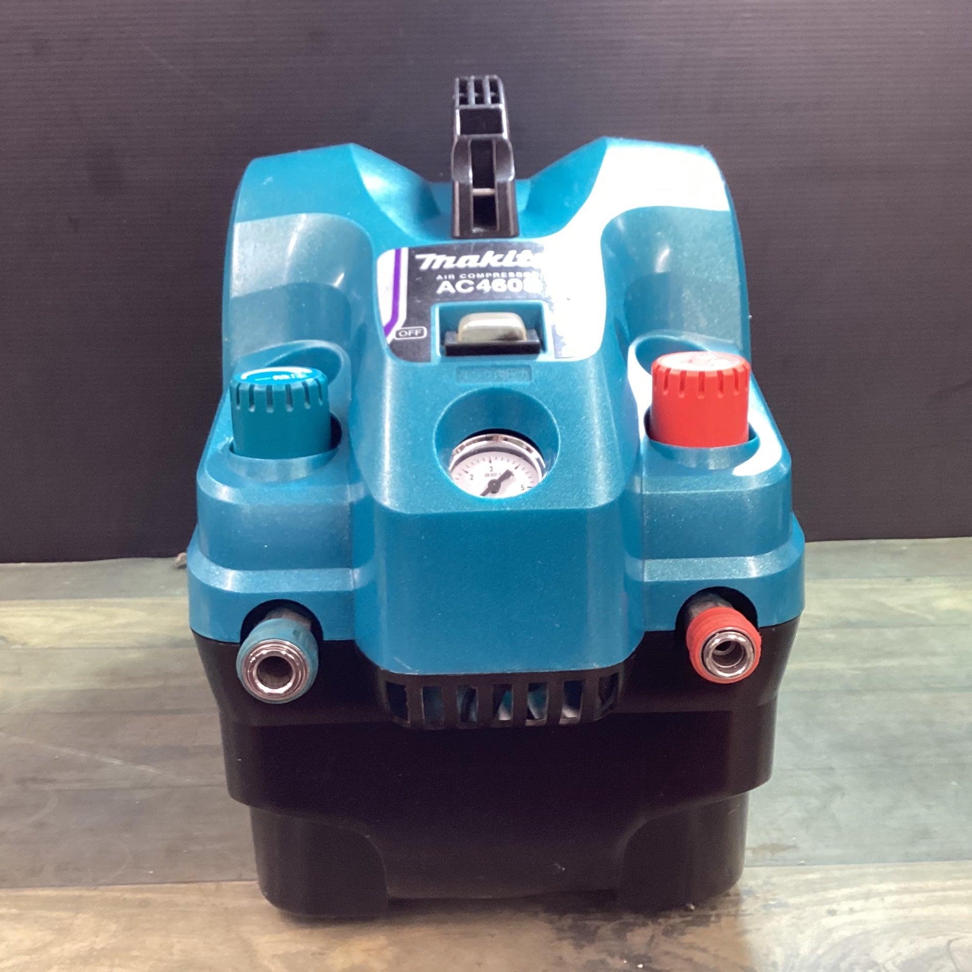 マキタ(Makita)  内装エアコンプレッサ 3L 青 AC460S rdzdsi3 Amazon.co.jp: マキタ(Makita) AC460S 内装エアコンプレッサ(青) : DIY
