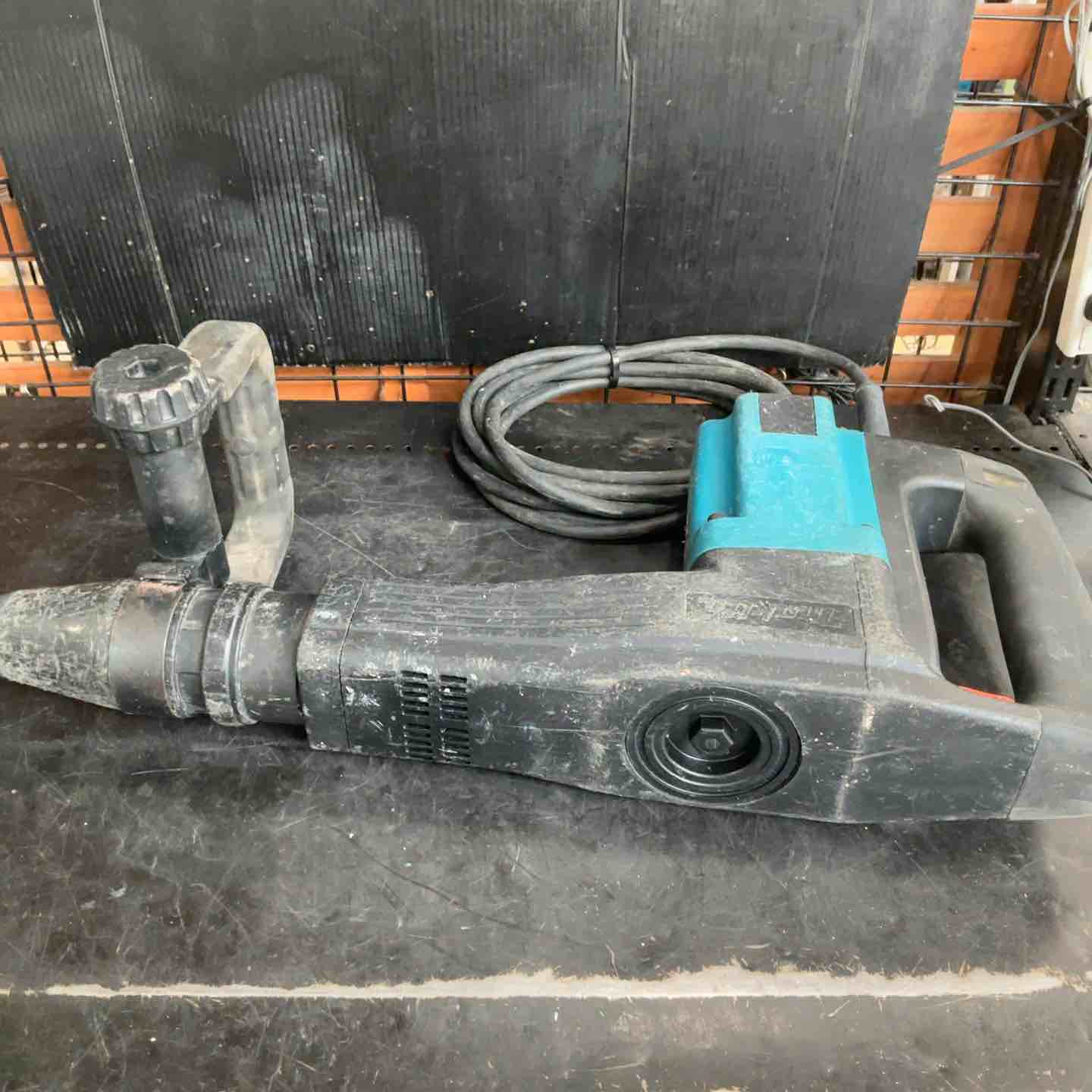 ◇マキタ(makita) 電動ハンマ HM1100C【草加店】 【公式通販】