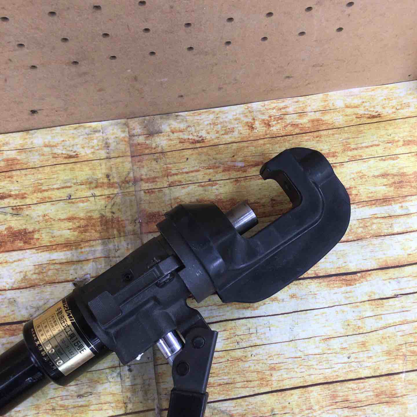 泉精器(IZUMI) 手動油圧式圧着圧縮工具 15号B【川崎店】 – アクト