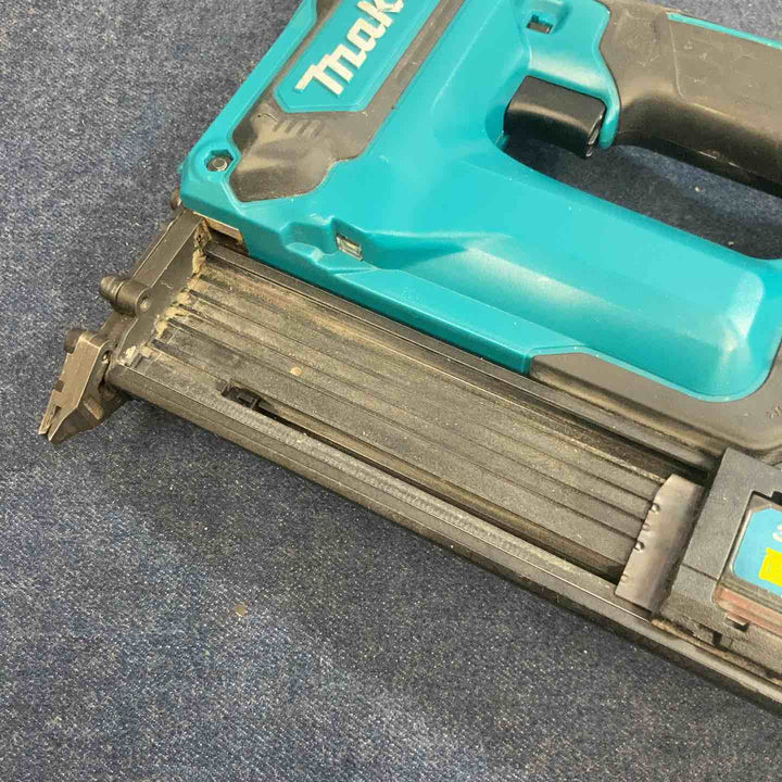 ◇マキタ 充電式35mm面木釘打ち機 FN350DZ【八潮店】