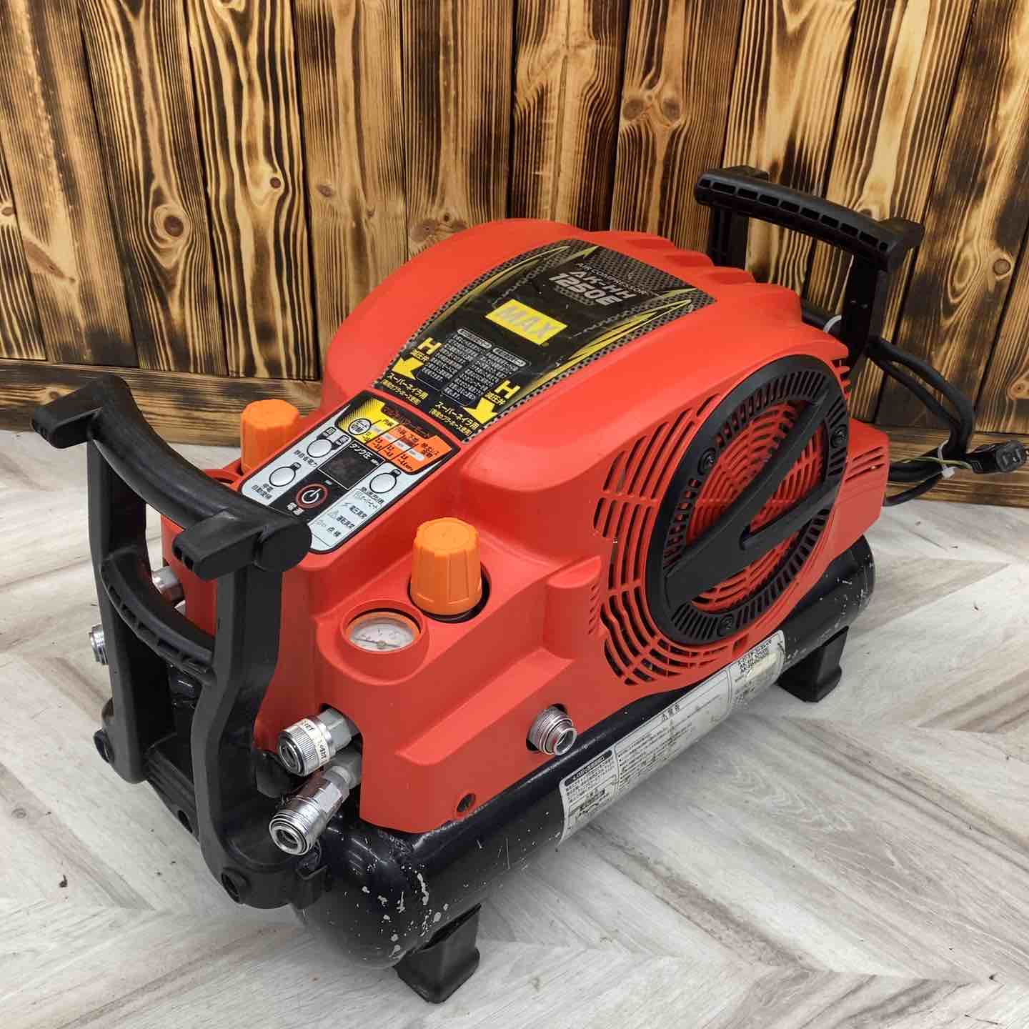 ☆マックス(MAX) エアコンプレッサー AK-HH1250E_レッド【越谷店