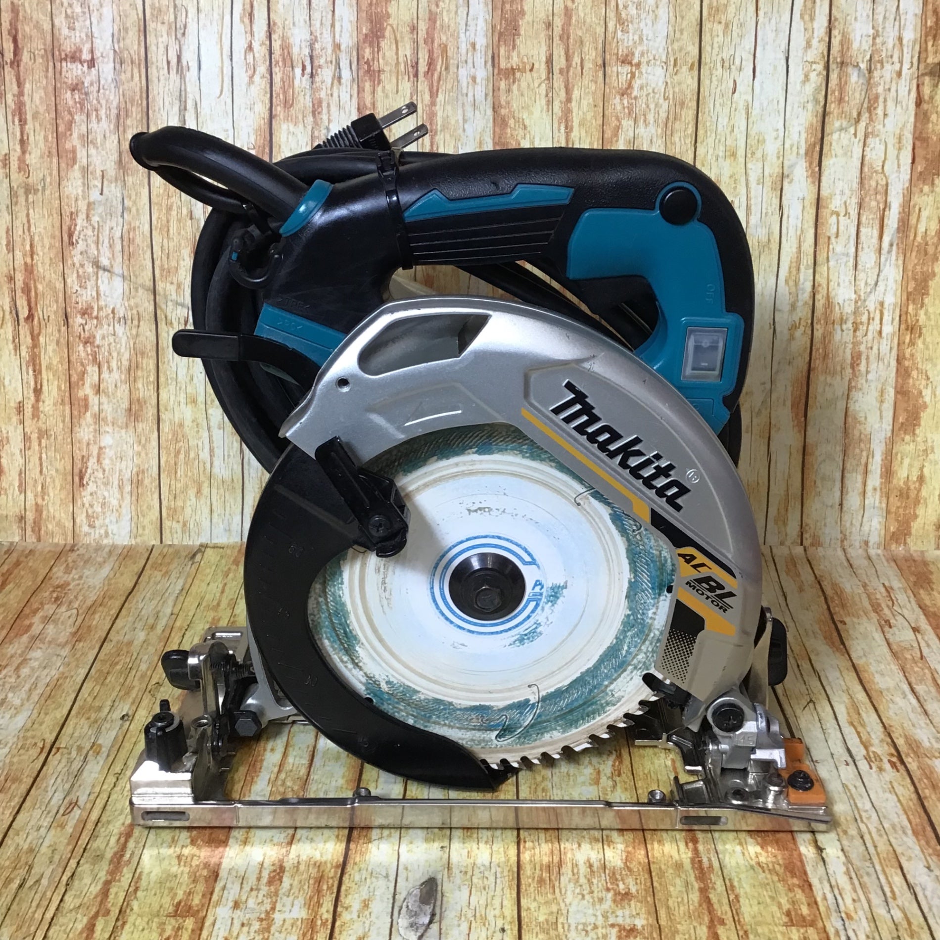 ★マキタ(makita) 電子造作用精密マルノコ HS6403【川崎店】