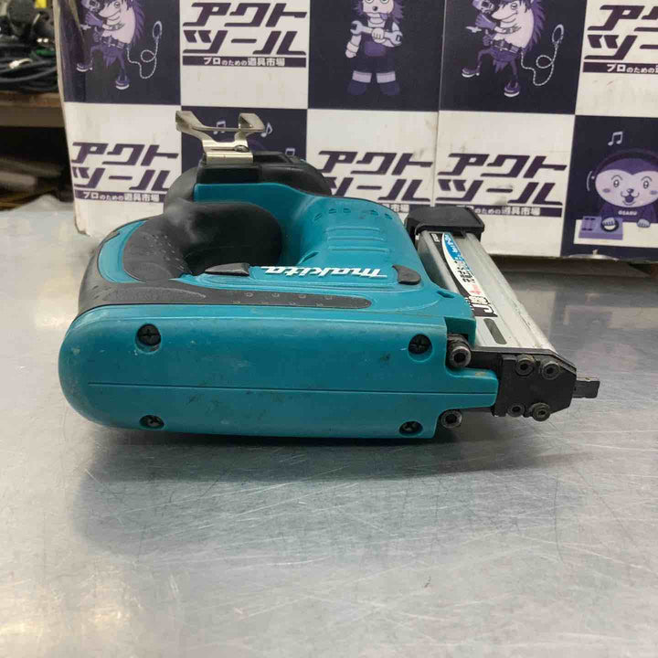 ◇マキタ(makita) コードレスタッカー ST420DZ 本体のみ。14.4V3.0Ahバッテリーのみ使用可【所沢店】
