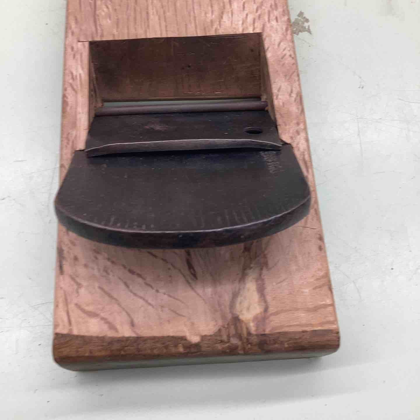 つばめ 號 鉋 身幅:80mm 削り幅:70mm 鉋台長さ:尺台(30.3㎝) 【越谷店】 つばめ 號 鉋 身幅:80mm 削り幅:70mm 鉋台長さ:尺台(30.3㎝) 【越谷店