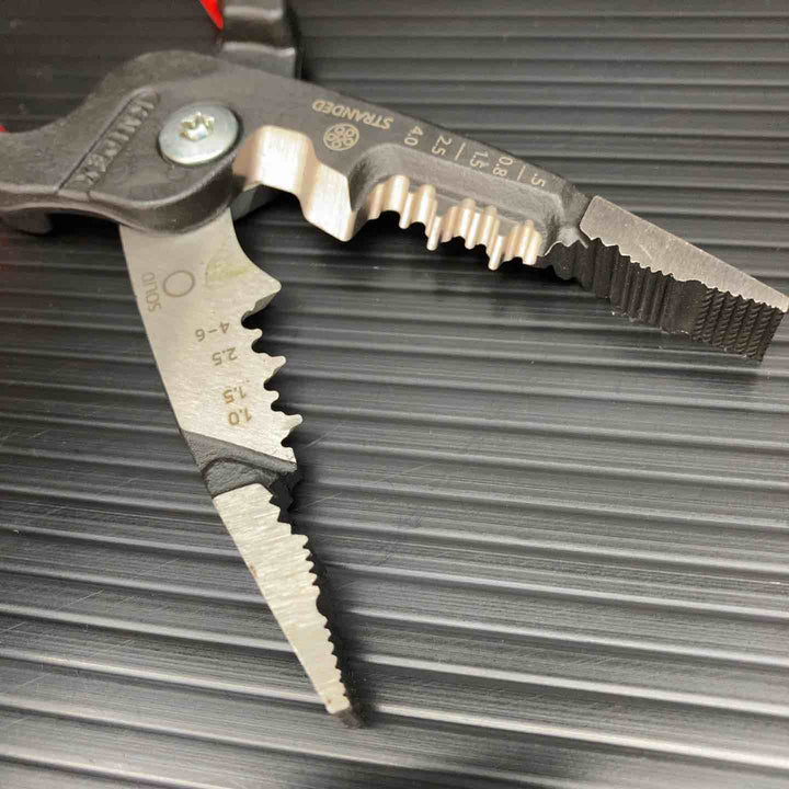 ◇クニペックス(KNIPEX) 電工用多機能プライヤー ワイヤーストリッパー メトリックモデル 1371200ME