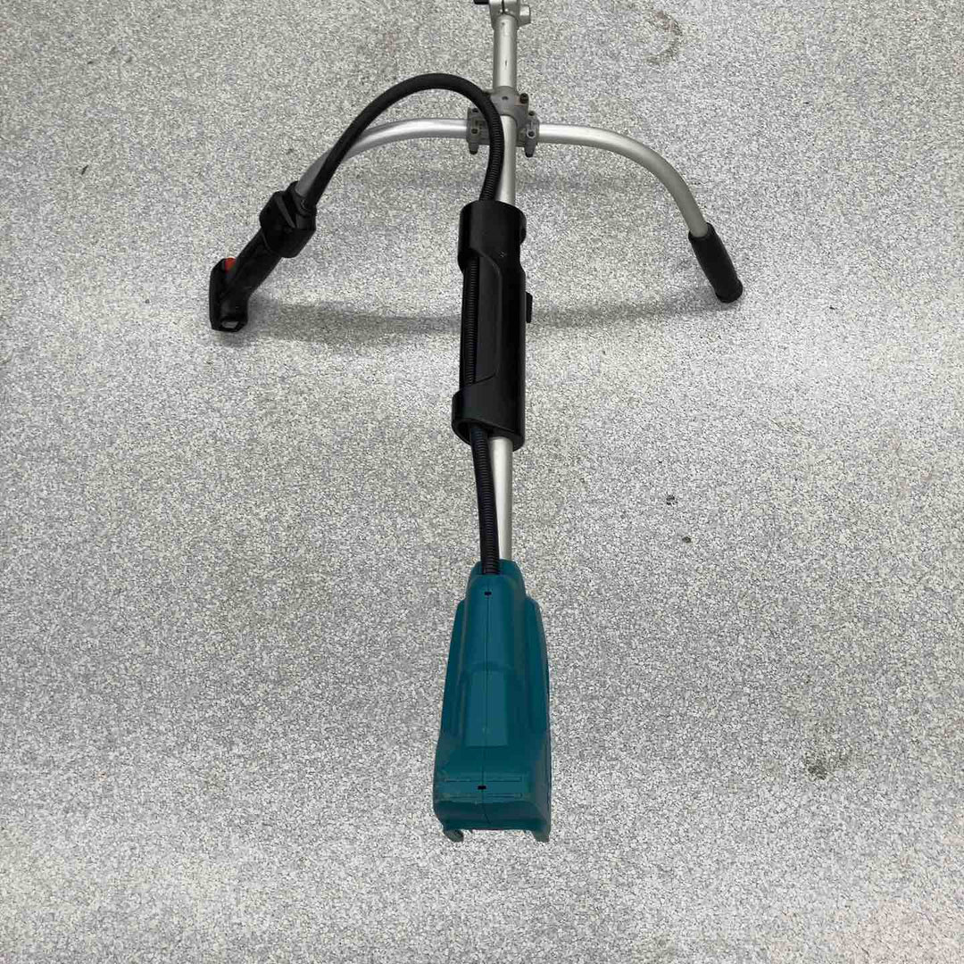 【店頭受取り限定】☆マキタ(makita) コードレス刈払機 MUR143UDZ 分割棹【八潮店】