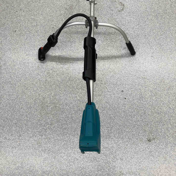 【店頭受取り限定】☆マキタ(makita) コードレス刈払機 MUR143UDZ 分割棹【八潮店】