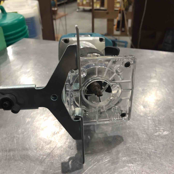 ★マキタ(makita) コードレストリマ RT001GZ【川口店】