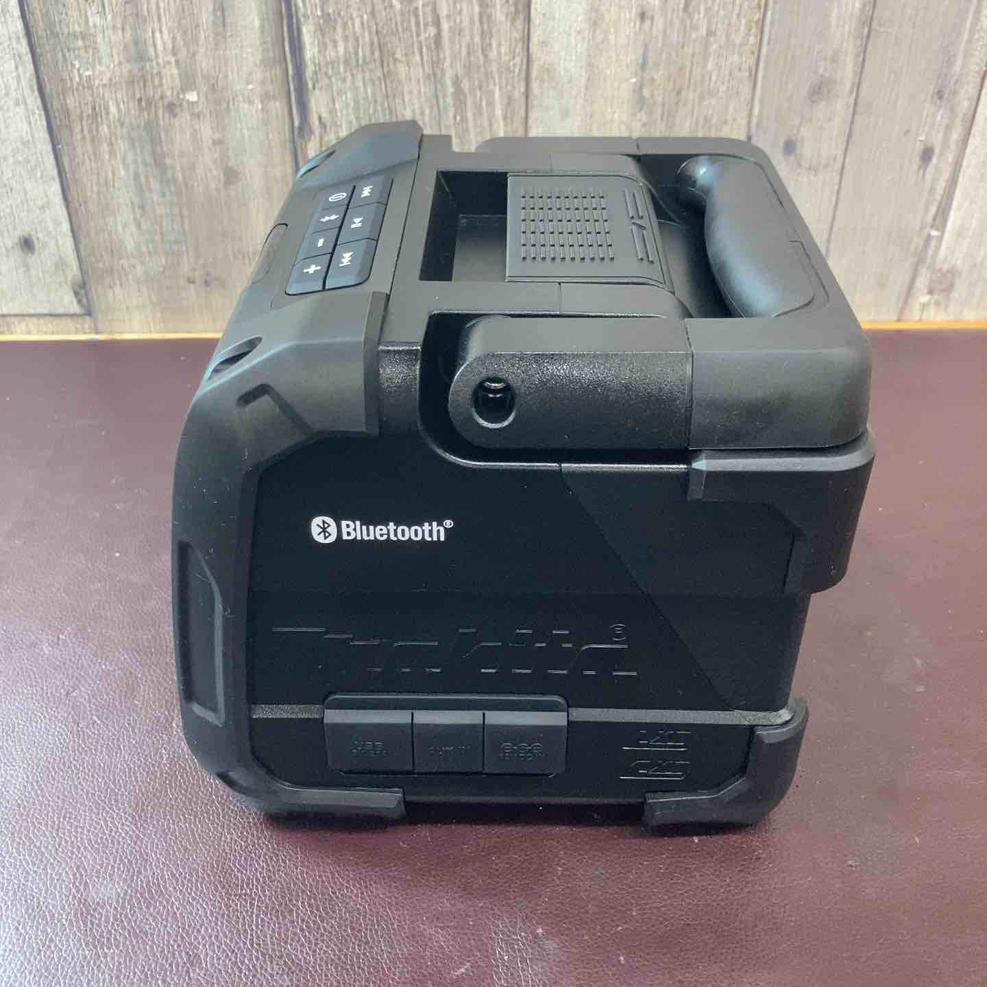 マキタ　makita コードレススピーカー　MR200 Amazon.co.jp: マキタ(Makita) 充電式スピーカ MR200(青) 本体