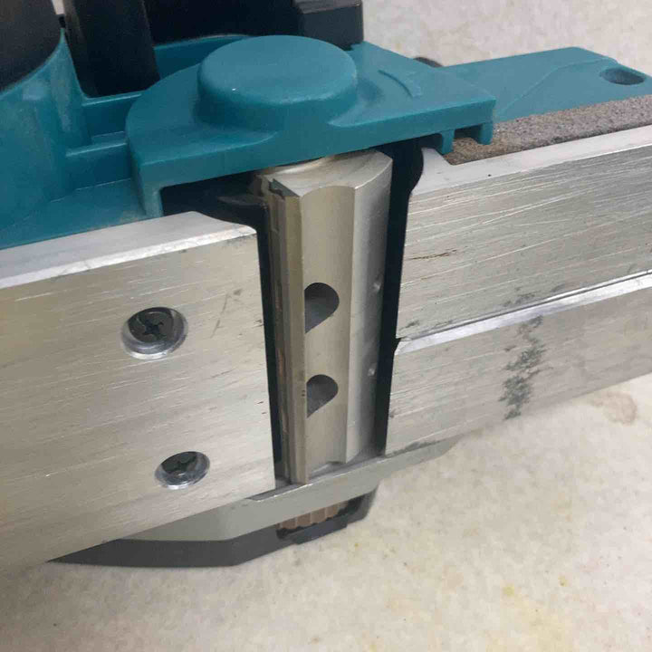 ★マキタ(makita) コードレスカンナ KP180DZ【町田店】