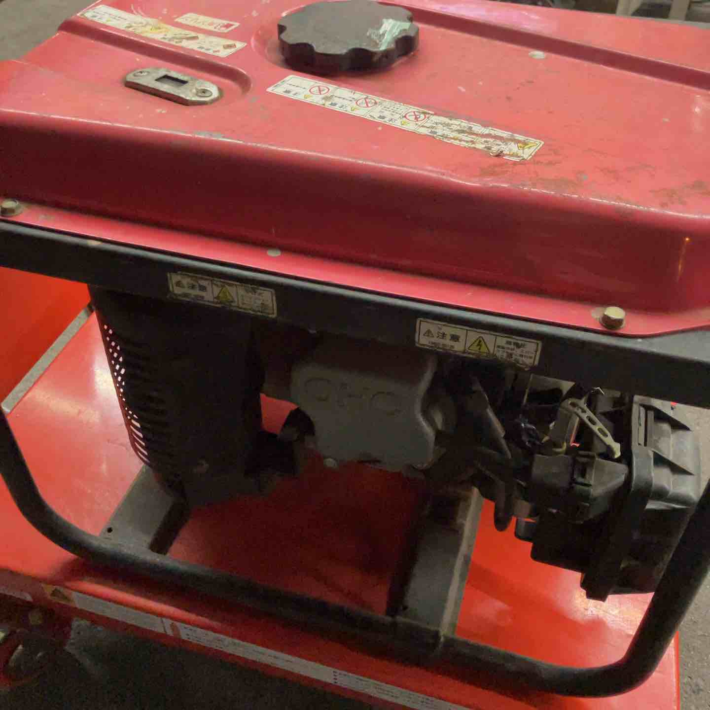 【中古】新ダイワ shindaiwa EGR2600 発電機 定格出力2.6kVA【ハンズクラフト佐賀】 現状品・店頭受取り限定】 新ダイワ/Shindaiwa 発電機・EGR2600 【桶川