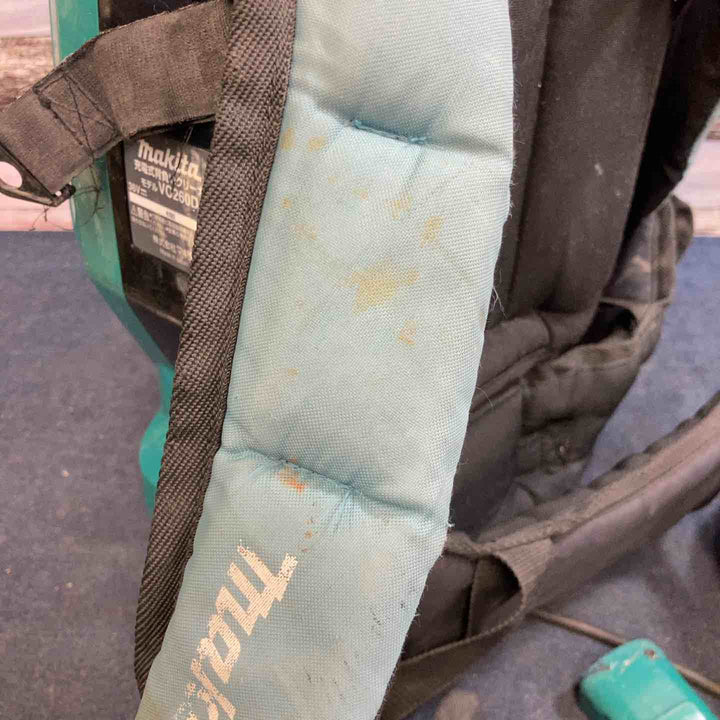 【中古品】☆マキタ(makita) コードレス背負い集じん機 VC260DZ ノズル無し肩紐破れあり【八潮店】