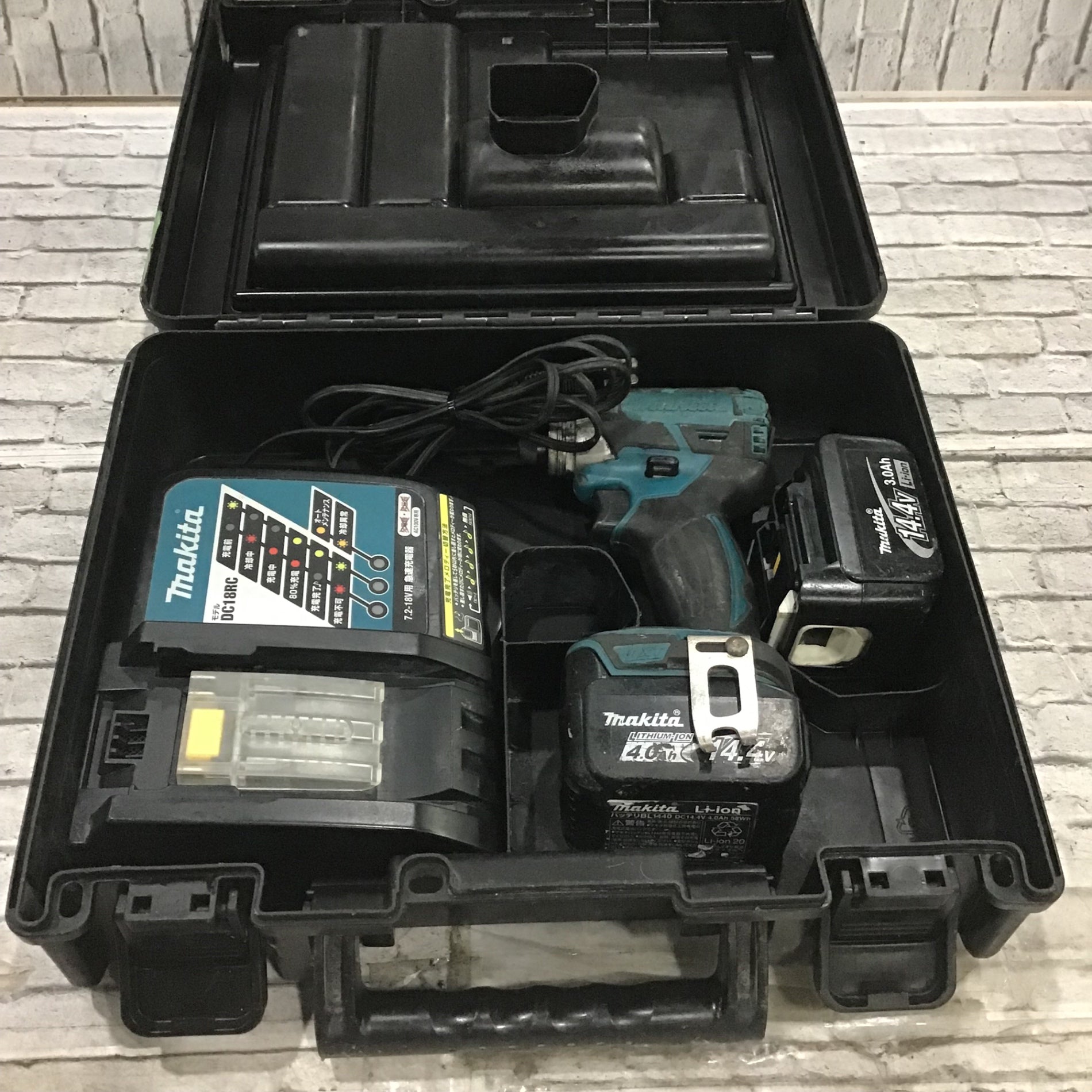 完売商品マキタ 充電式インパクトドライバー TD137DRMXB(黒)中古品 
