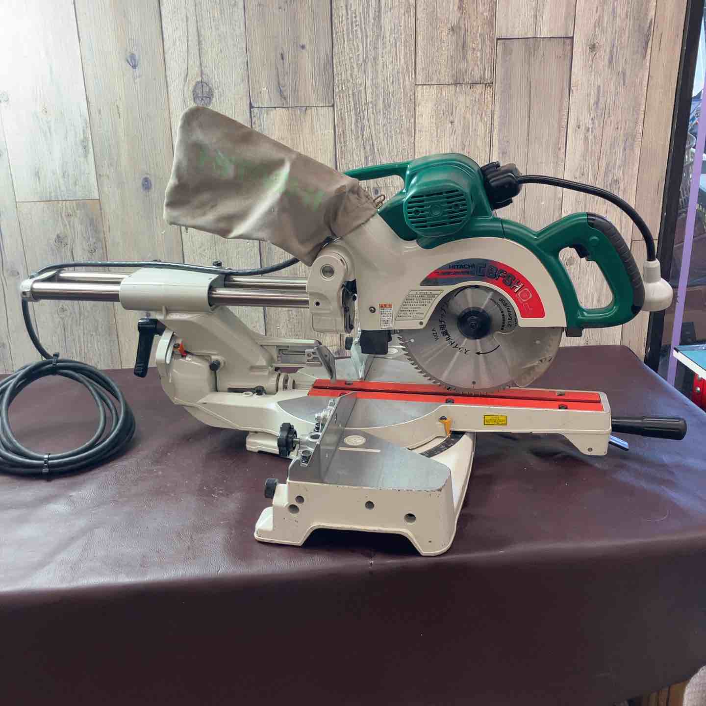 日立 C8FSH スライドマルノコ【野田愛宕店】【店頭取引限定】【中古】ITEBGVV939LQ 中古品】 ハイコーキ(HIKOKI ※旧:日立工機) 卓上スライドマルノコ