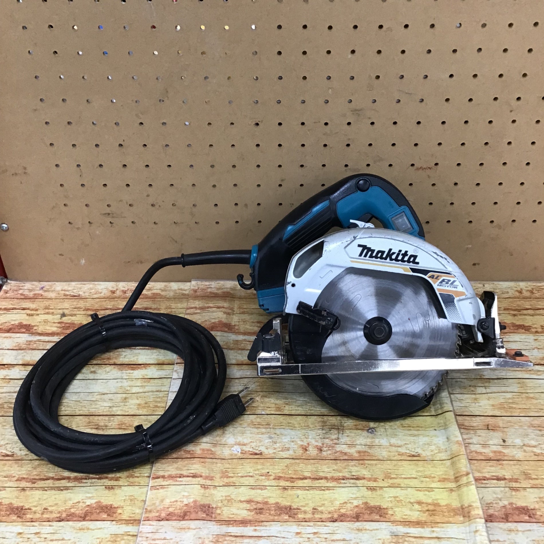 ★マキタ(makita) 電子マルノコ HS6303【川崎店】