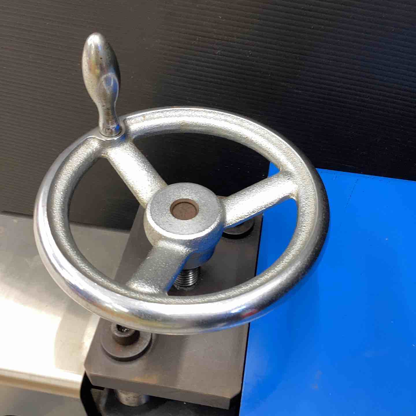 店頭受取り限定】西田製作所 廃電線ストリッピングマシン NC-CV325