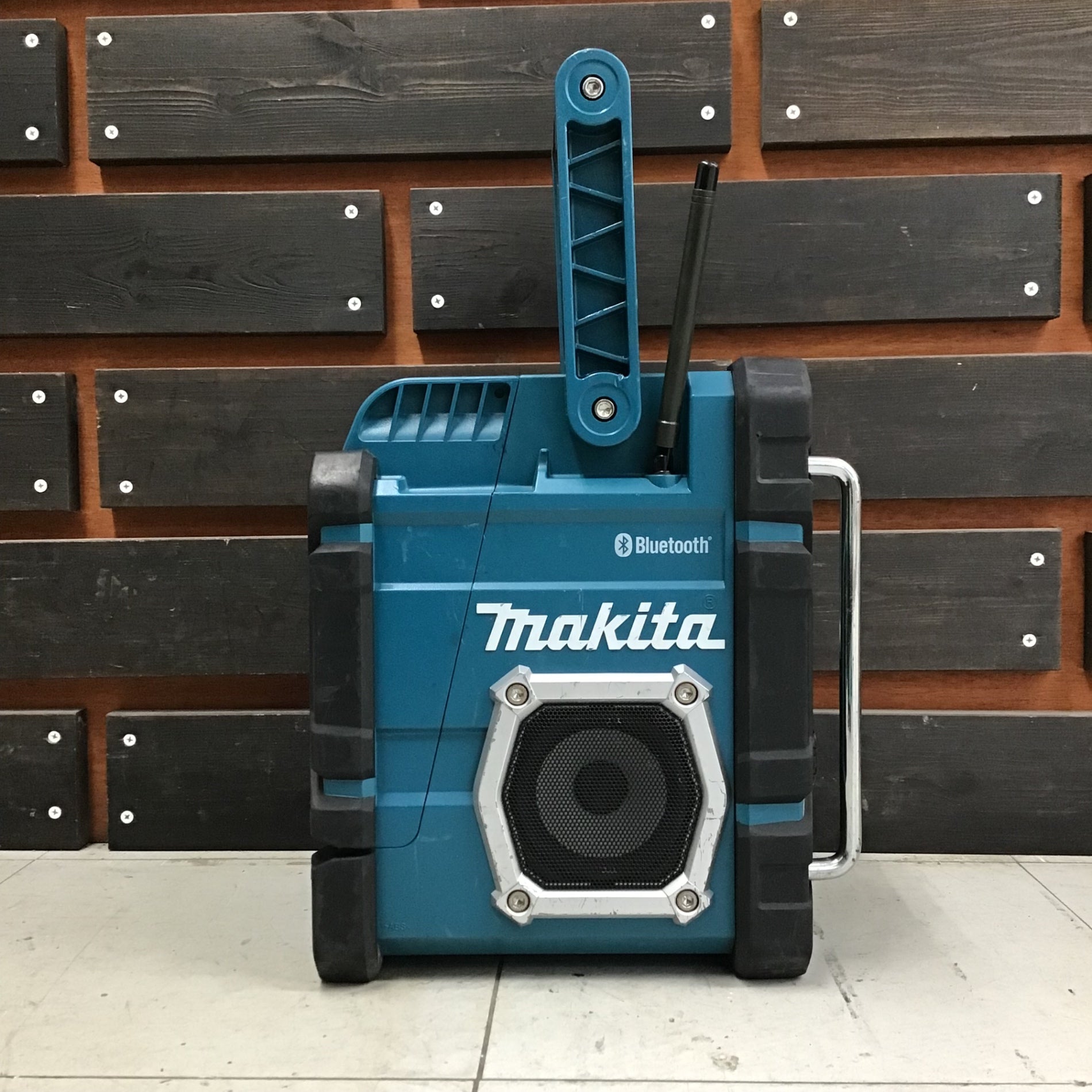 中古品】マキタ/makita コードレスラジオ MR108 【鴻巣店】 – アクト 