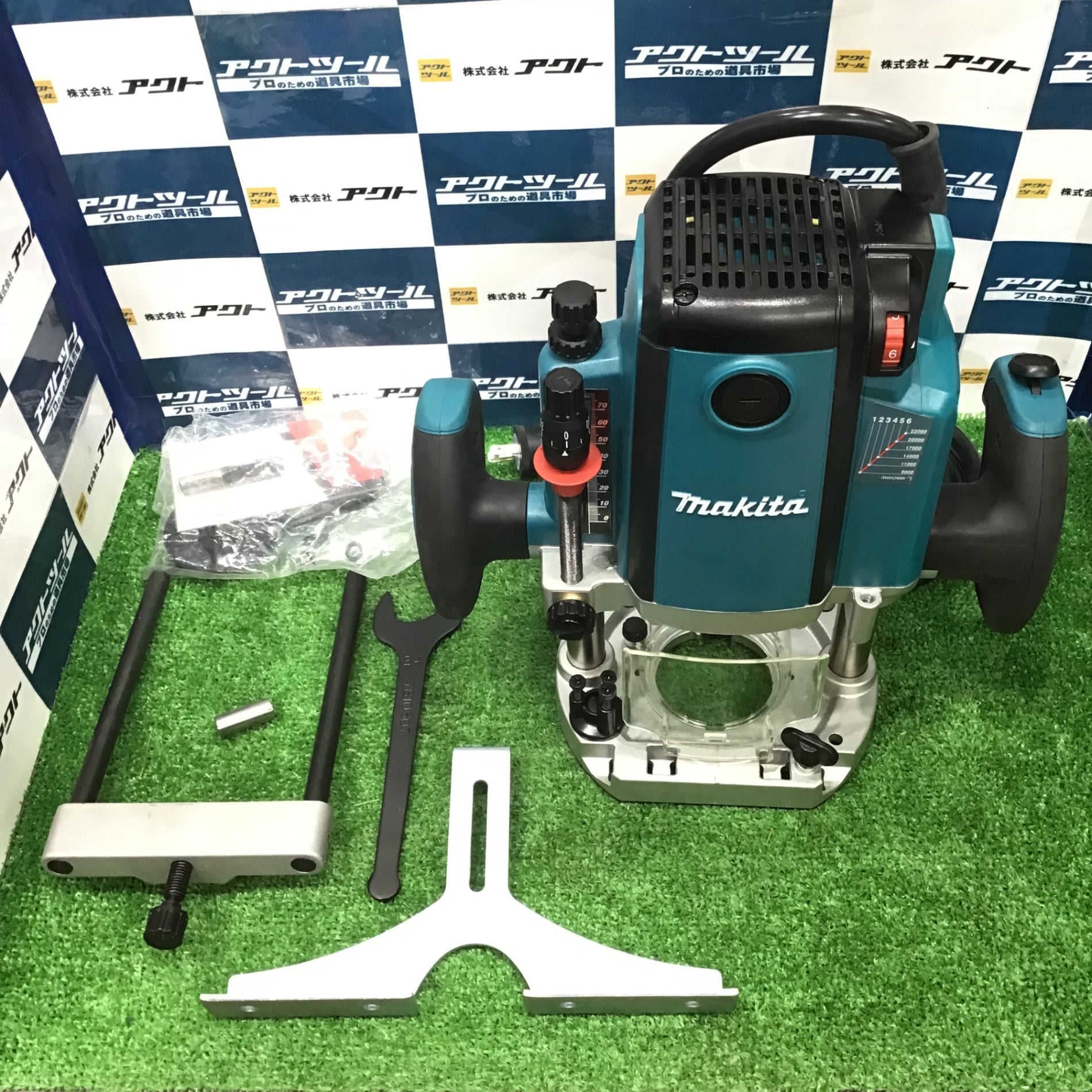 【未使用】マキタ(makita) 電子ルータ RP2301FC【草加店】