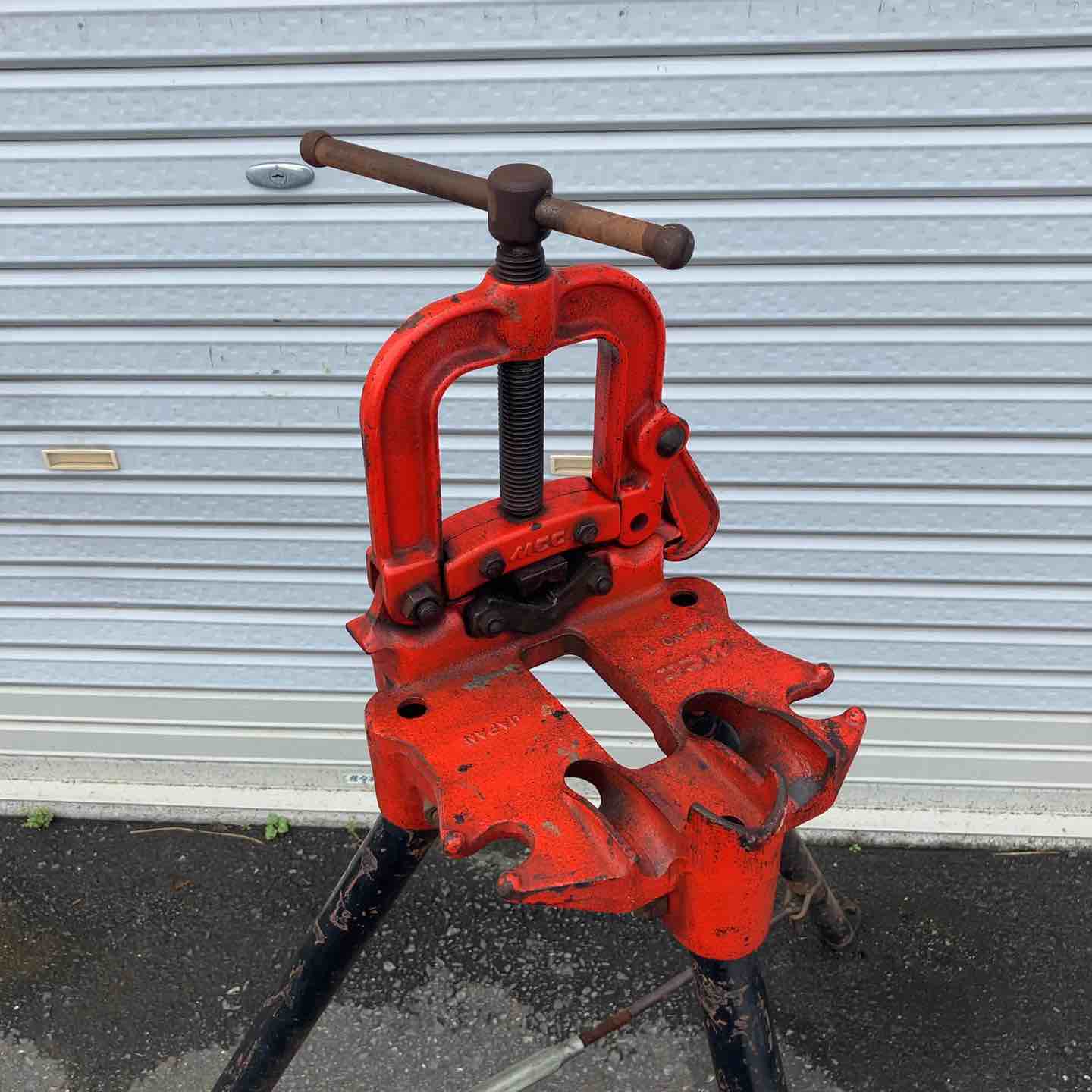 店頭受取り限定】MCC 松阪鉄工所 脚付パイプバイス VL-NO.1 万力【八潮