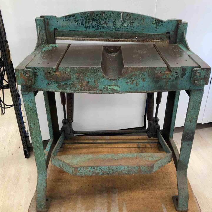 【店頭受取り限定】メーカー不明　足踏み鉄板切断機【川越店】