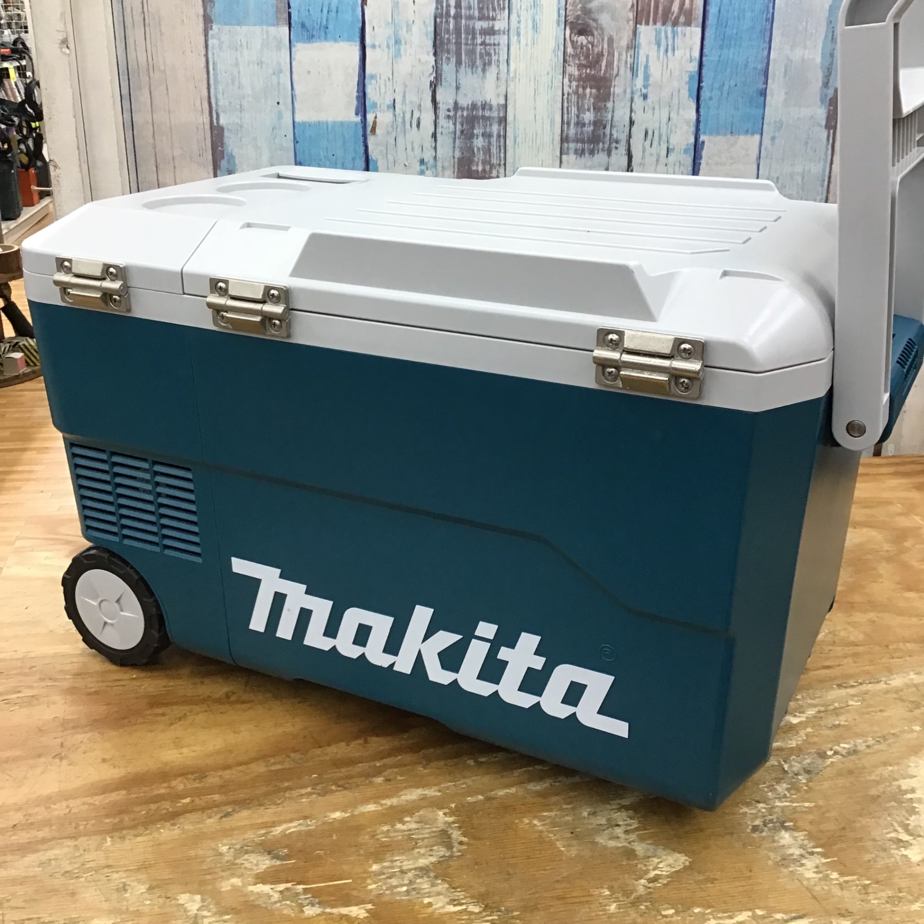 ☆マキタ(makita) コードレス冷温庫 CW180DZ ケーブル一部欠品【柏店】 – アクトツールオンラインショップ