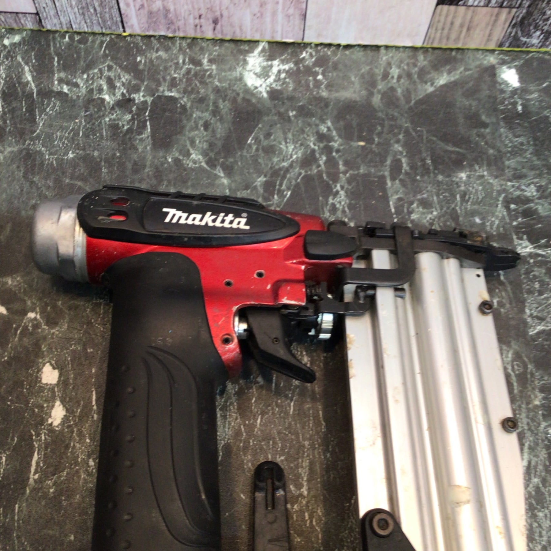 Makita - s25g-297x【中古】makita ﾏｷﾀ　高圧ﾋﾟﾝﾀｯｶ　AF501HP　本体のみ Amazon | マキタ(Makita) 高圧ピンタッカ エアダスタ付 50mm