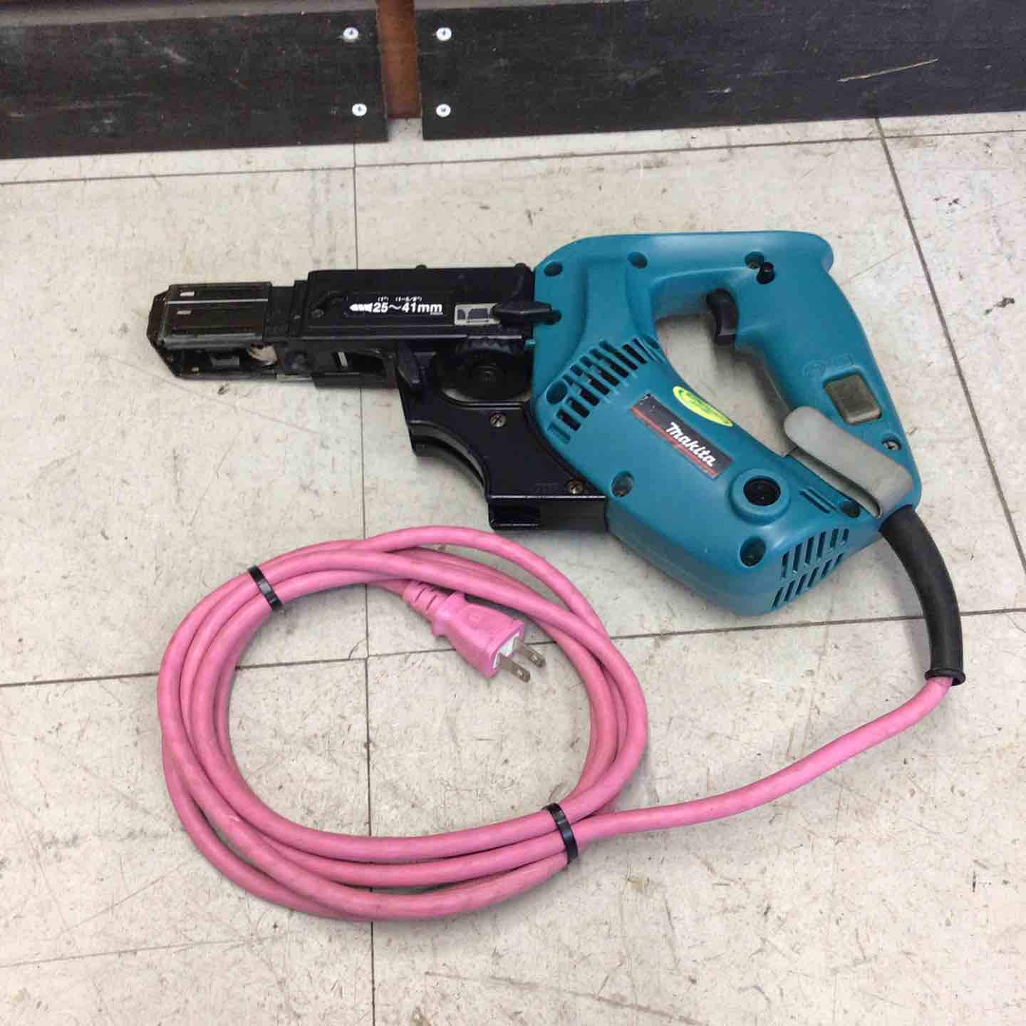 現状品】 マキタ/makita オートパックスクリュードライバー 6836