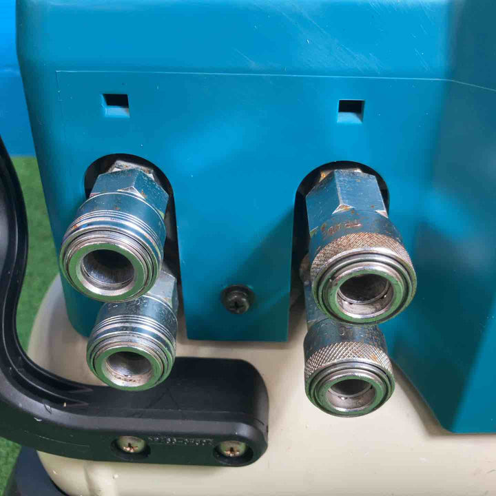◇マキタ(makita) エアコンプレッサー AC3000 充填約3分【岩槻店】