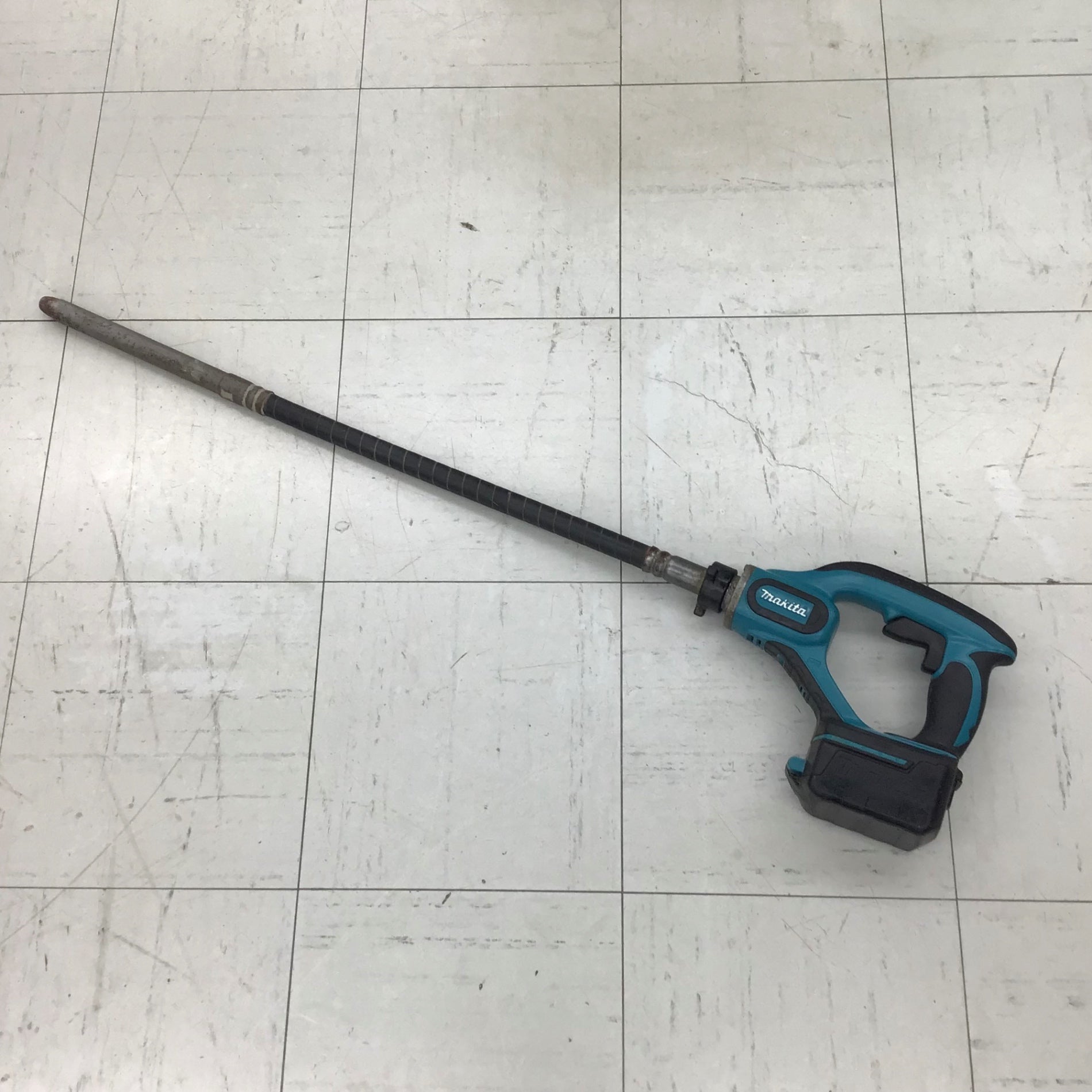 中古品】 マキタ/makita コードレスコンクリートバイブレータ 中古品】 マキタ/makita コードレスコンクリートバイブレータ