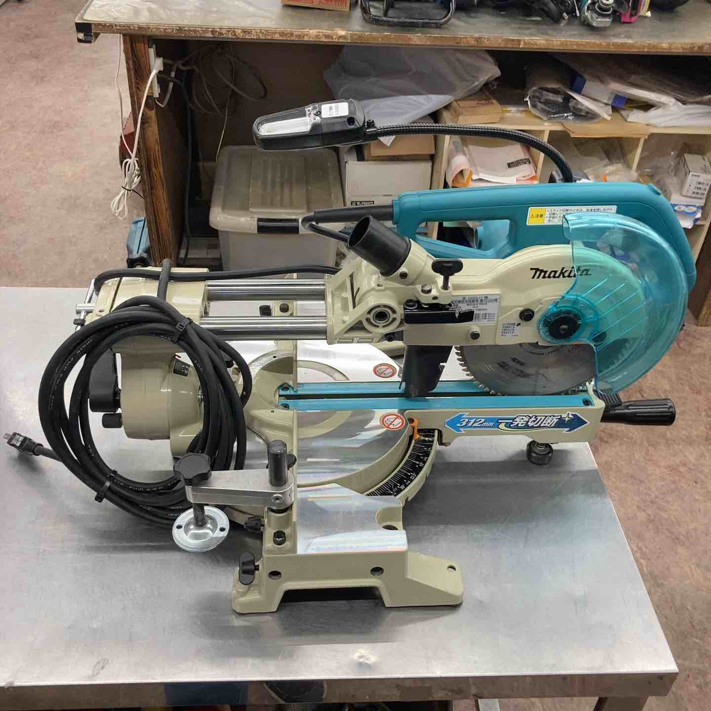 Makita - 卓上マルノコ Amazon | マキタ 充電式卓上マルノコ18V 刃径165mm/直角切断幅