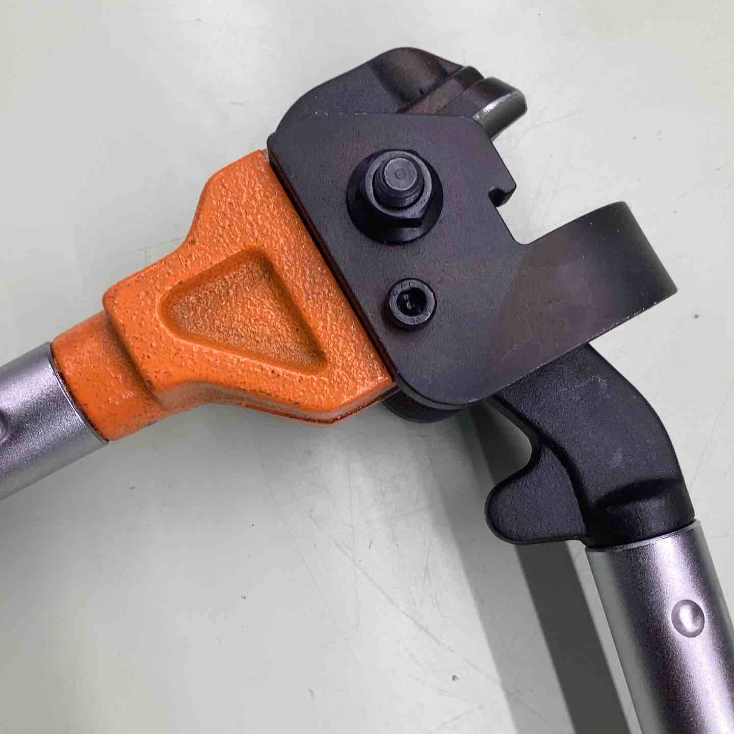 ◇ネグロス電工 軽量間柱振れ止めチャンネル切り欠き工具 MAKCK32