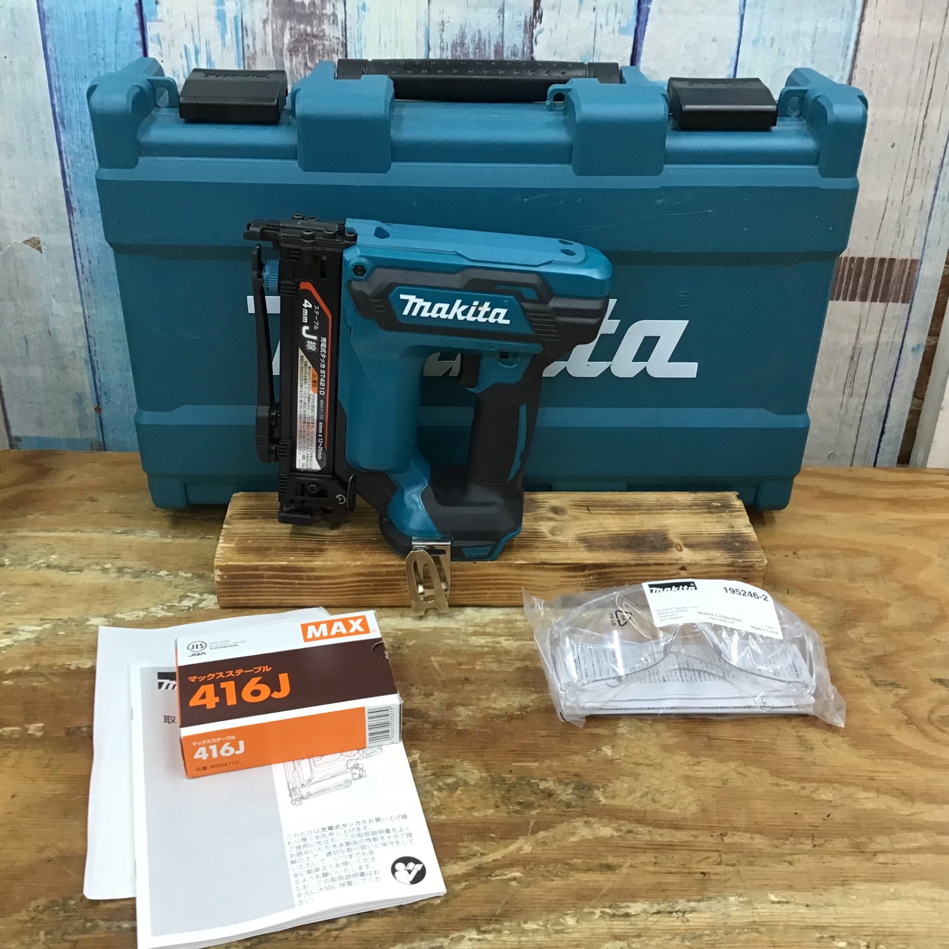 ★マキタ(makita) コードレスタッカー ST421DZK ★マキタ(makita) コードレスタッカー ST421DZK 本体のみ柏店