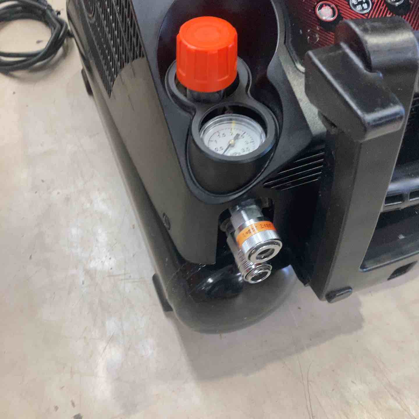 max コンプレッサー　ak-hh1270e3 ブラック ☆マックス(MAX) エアコンプレッサー AK-HH1270E3_ブラック